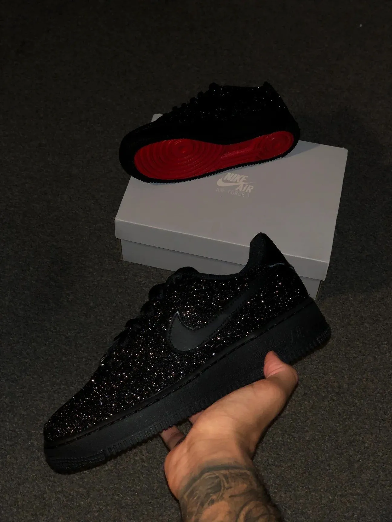 Nike Air Force 1 “Glitter Black” Suola Red