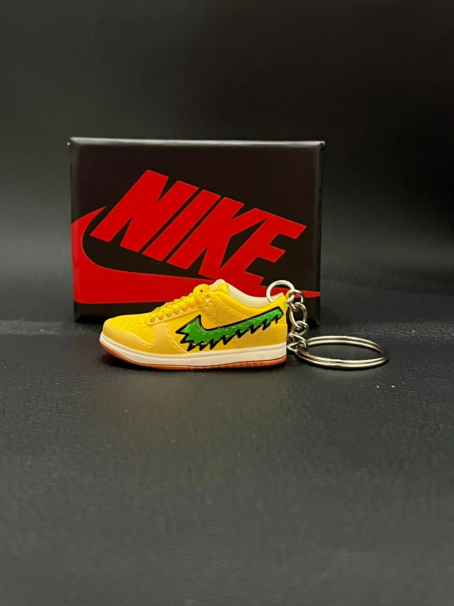 Nike Dunk Yellow Keychain - Photo 1